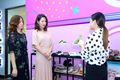 良木栖品牌与多米传媒举行战略合作签约仪式