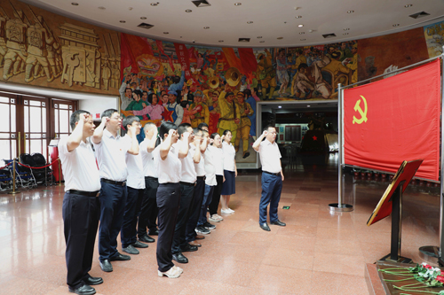 机关党支部重温入党誓词.JPG