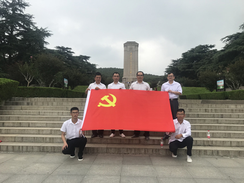 淮海战役纪念馆合影.jpg