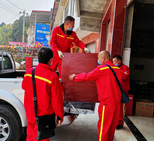 图3：每次卸货下车，总是先上车去.jpg