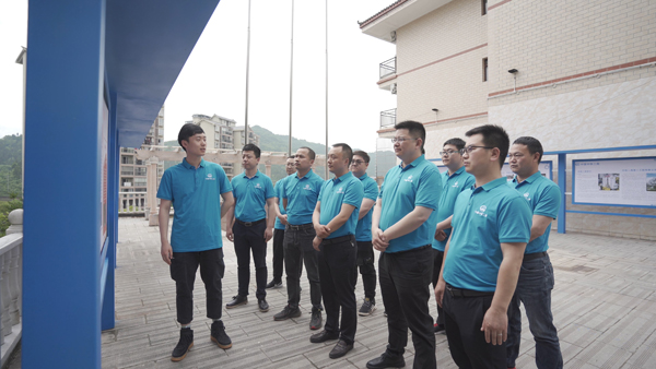 争当头雁 青春闪光 专题党课照片  (1).jpg