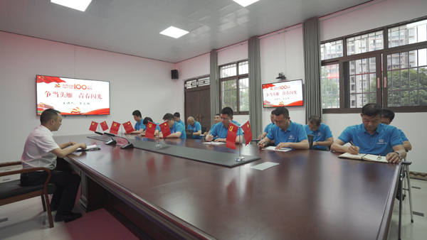 争当头雁 青春闪光 专题党课照片  (2).jpg