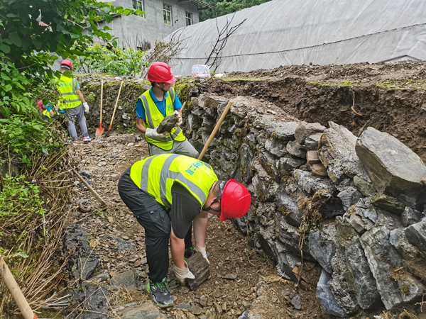 抗洪抢险照片  (4).jpg